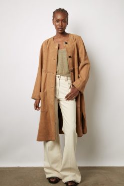 Gerard Darel Manteau Long En Cuir Velours Camel - John | Cuirs & Peaux