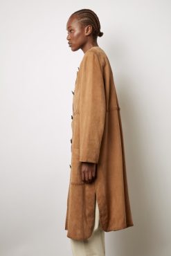 Gerard Darel Manteau Long En Cuir Velours Camel - John | Cuirs & Peaux