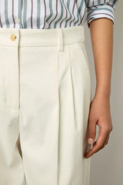 Gerard Darel Pantalon Carotte En Coton Ecru - Cecilia | Costumes & Ensembles