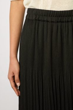 Gerard Darel Jupe Midi En Satin Ondule Noir - Delhia | Jupes