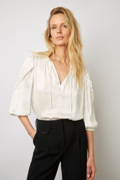 Gerard Darel Blouse En Satin A Volants Blanc - Alexia | Chemises & Blouses